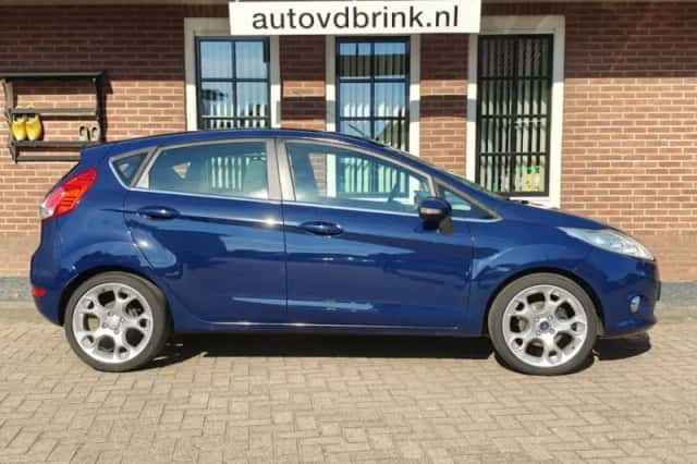 Ford Fiesta (2012) thumbnail 6