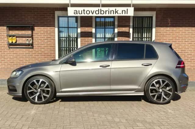 Volkswagen Golf (2016) thumbnail 2
