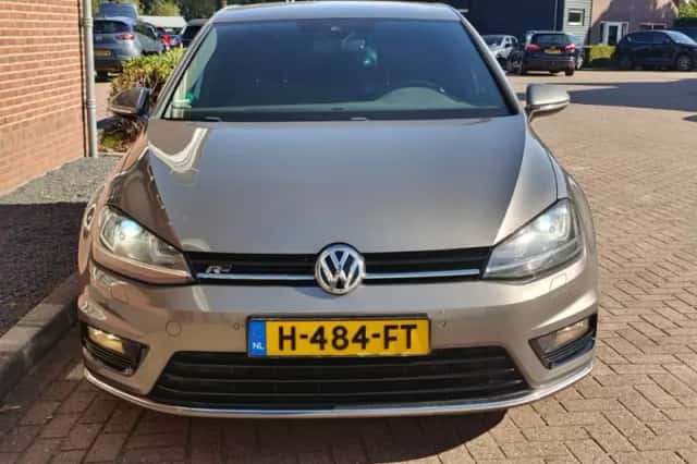 Volkswagen Golf (2016) thumbnail 4