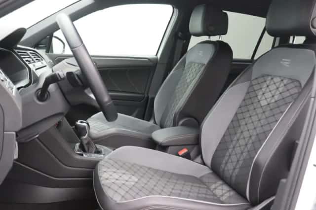 Volkswagen Tiguan (2023) thumbnail 5