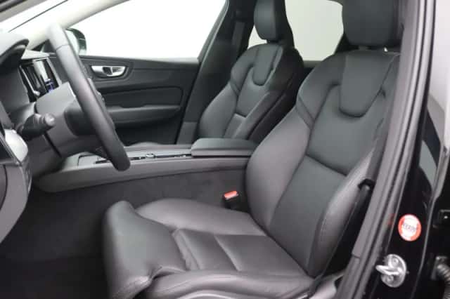 Volvo XC60 (2022) thumbnail 5