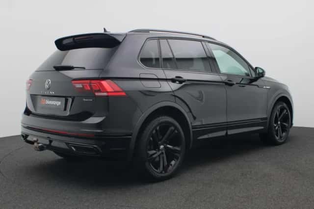 Volkswagen Tiguan (2021) thumbnail 3