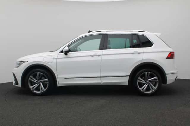 Volkswagen Tiguan (2023) thumbnail 2