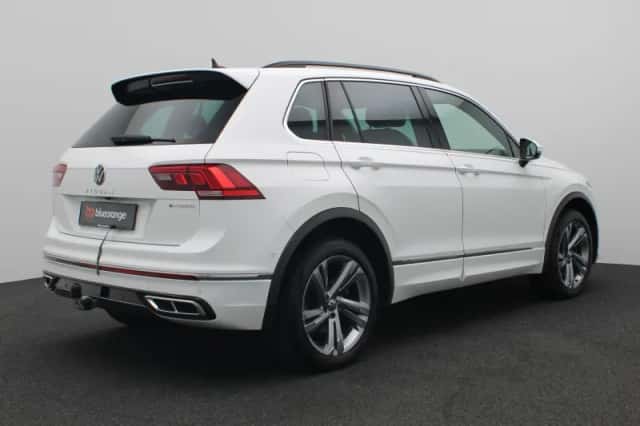 Volkswagen Tiguan (2023) thumbnail 3