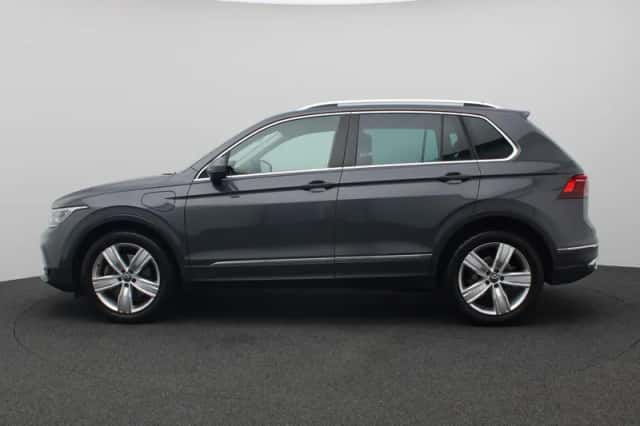 Volkswagen Tiguan (2022) thumbnail 2