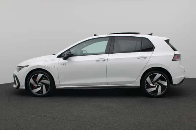 Volkswagen Golf (2026) thumbnail 2
