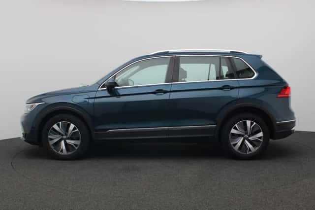 Volkswagen Tiguan (2022) thumbnail 2