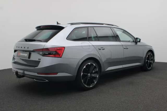 Škoda Superb (2021) thumbnail 3