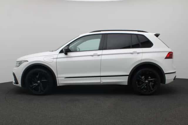Volkswagen Tiguan (2023) thumbnail 2