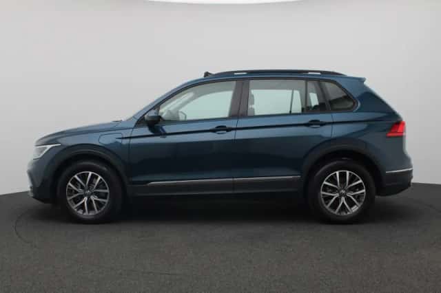 Volkswagen Tiguan (2022) thumbnail 2