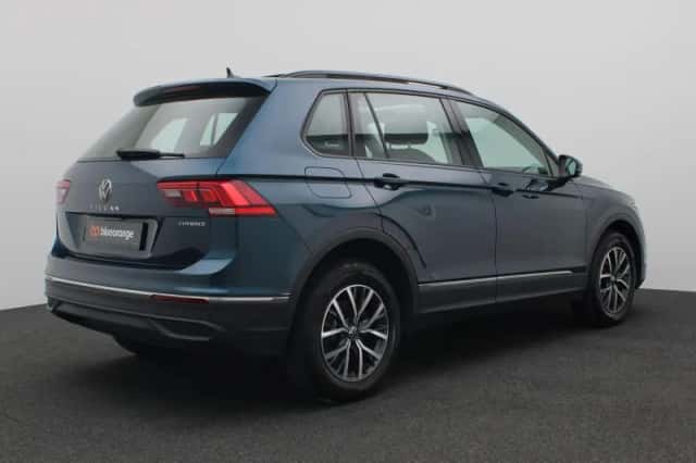 Volkswagen Tiguan (2022) thumbnail 3