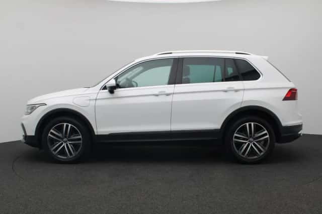 Volkswagen Tiguan (2023) thumbnail 2