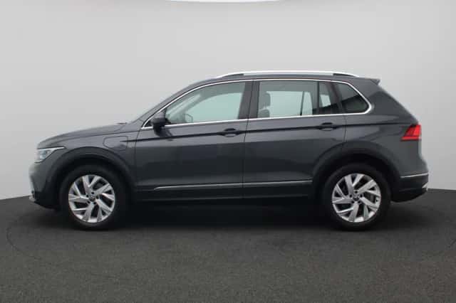 Volkswagen Tiguan (2022) thumbnail 2