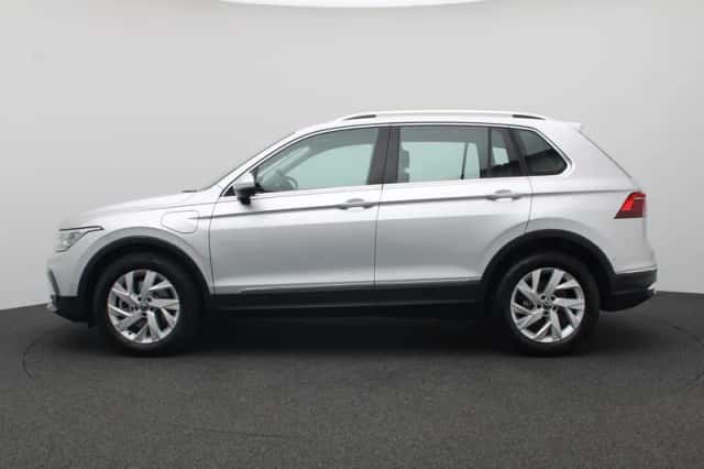 Volkswagen Tiguan (2022) thumbnail 2