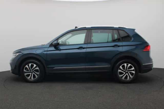 Volkswagen Tiguan (2023) thumbnail 2