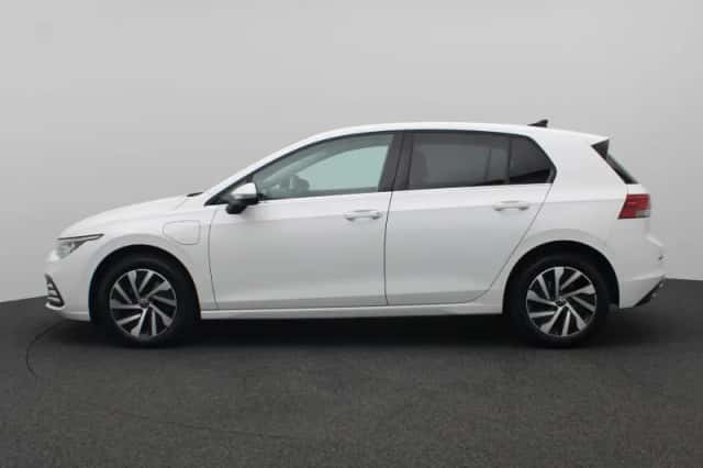 Volkswagen Golf (2020) thumbnail 2