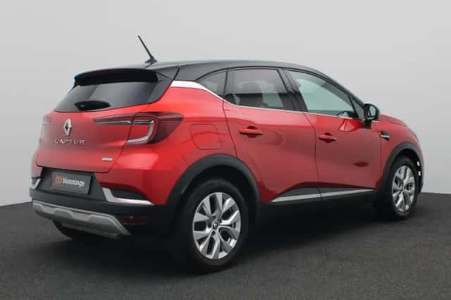 Renault Captur (2022) thumbnail 3