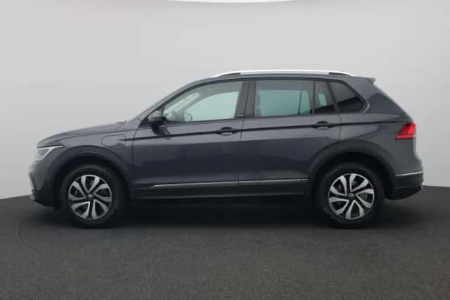 Volkswagen Tiguan (2022) thumbnail 2