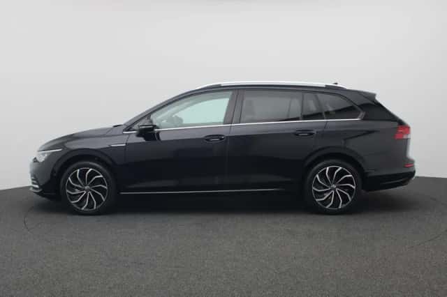 Volkswagen Golf (2022) thumbnail 2