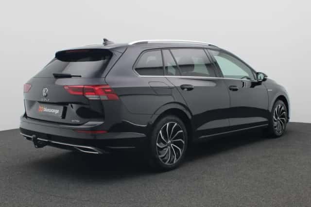 Volkswagen Golf (2022) thumbnail 3