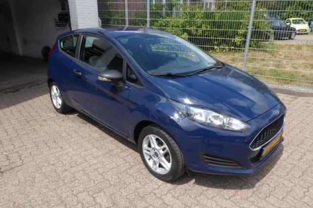 Ford Fiesta (2016) thumbnail 4