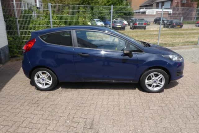 Ford Fiesta (2016) thumbnail 5