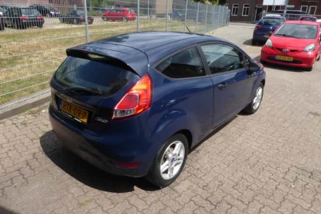 Ford Fiesta (2016) thumbnail 6