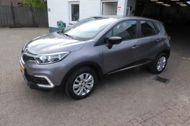 Renault Captur (2017) thumbnail 2