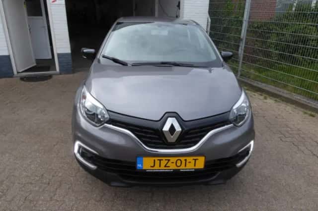 Renault Captur (2017) thumbnail 3