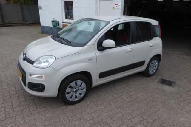 Fiat Panda (2015) thumbnail 2