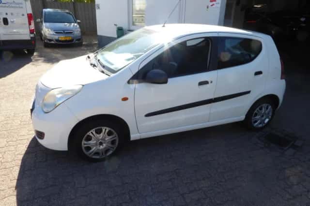 Suzuki Alto (2011) thumbnail 2
