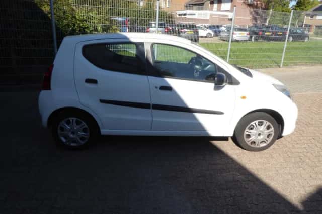 Suzuki Alto (2011) thumbnail 5