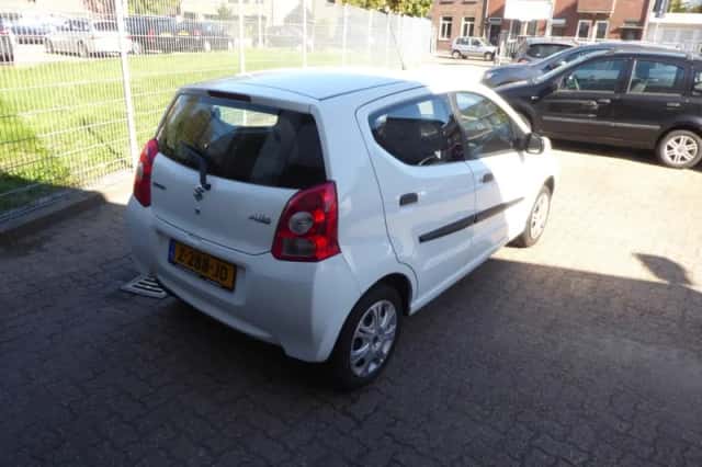 Suzuki Alto (2011) thumbnail 6