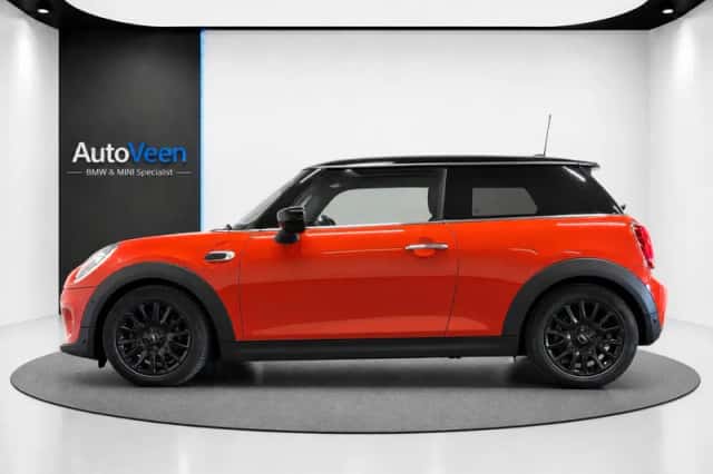 MINI Cooper (2019) thumbnail 3