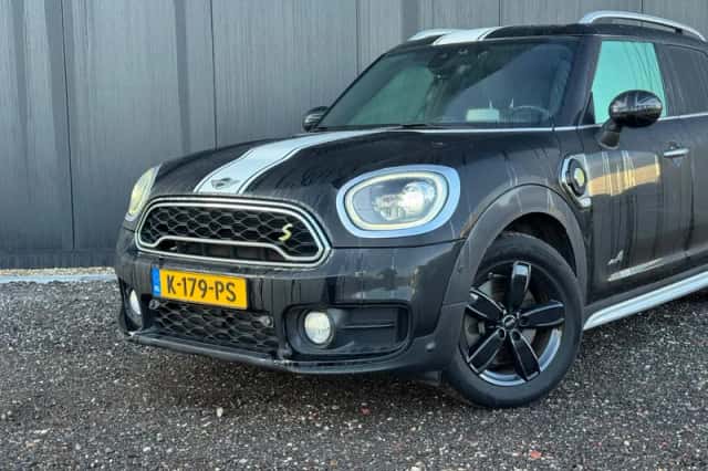 MINI Countryman (2017) thumbnail 2
