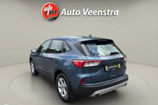 Ford Kuga (2022) thumbnail 3