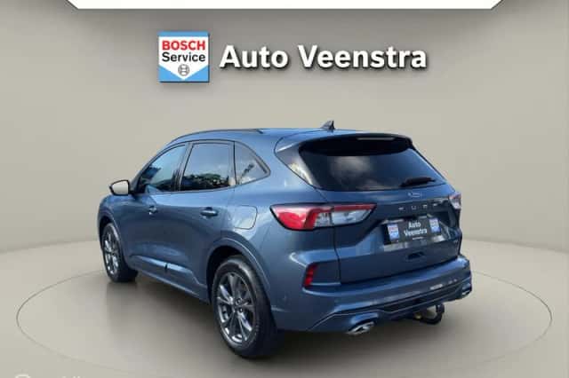 Ford Kuga (2022) thumbnail 3