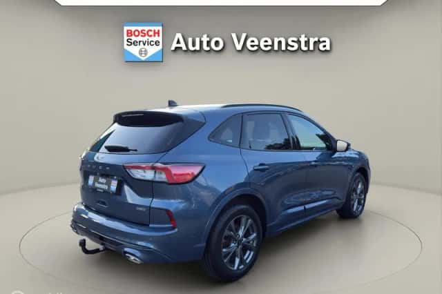 Ford Kuga (2022) thumbnail 5