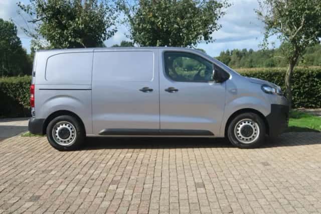 Opel Vivaro (2024) thumbnail 4