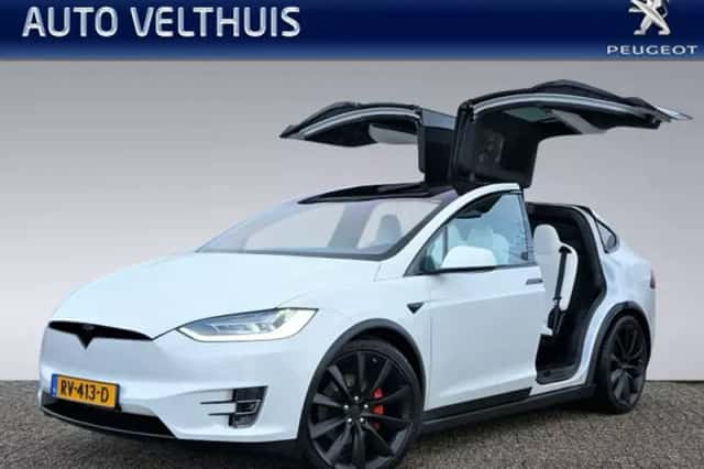 Tesla Model X (2018) thumbnail 1