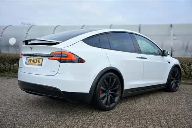 Tesla Model X (2018) thumbnail 2