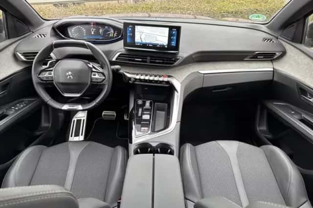 Peugeot 5008 (2023) thumbnail 3
