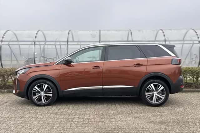 Peugeot 5008 (2023) thumbnail 4