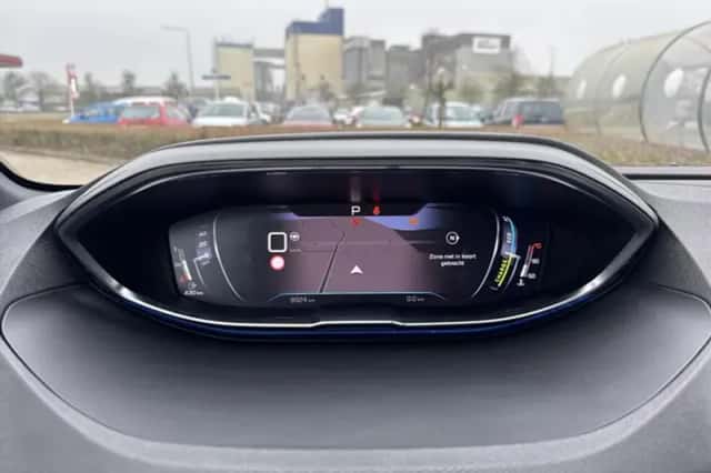 Peugeot 5008 (2023) thumbnail 5