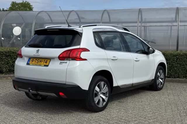 Peugeot 2008 (2014) thumbnail 2