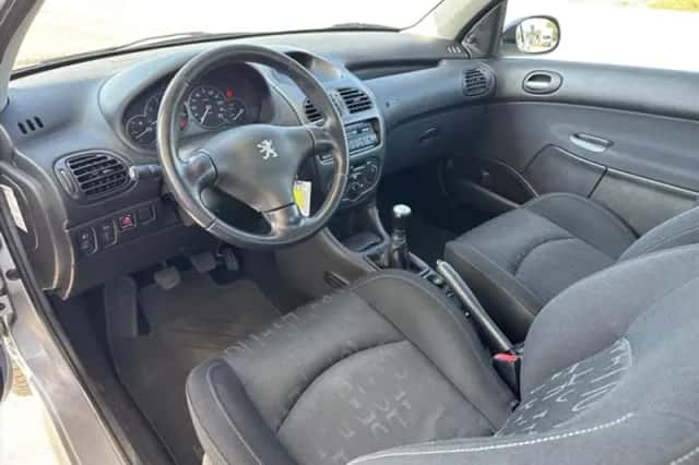 Peugeot 206 (2001) thumbnail 3