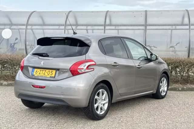 Peugeot 208 (2015) thumbnail 2