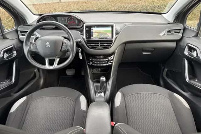 Peugeot 208 (2015) thumbnail 3