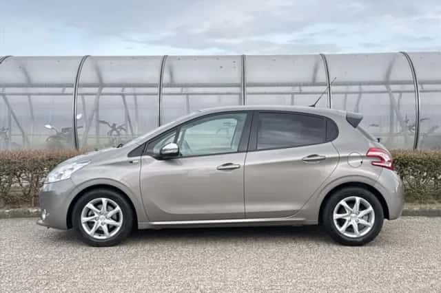 Peugeot 208 (2015) thumbnail 4