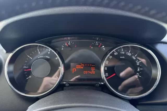 Peugeot 3008 (2014) thumbnail 5